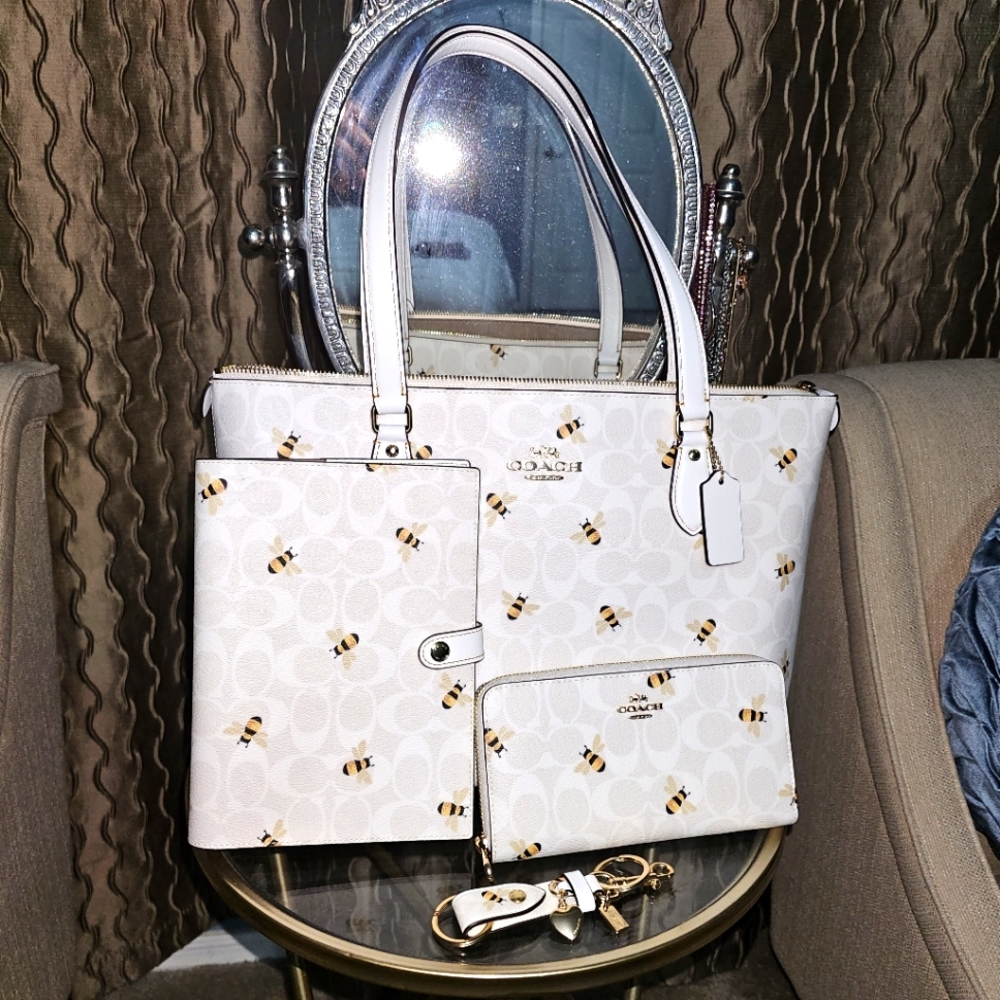 New Coach Signature Canvas and leather Bee Print Purse bundle